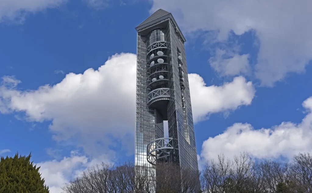 Pemandangan Kastil Nagoya yang megah.