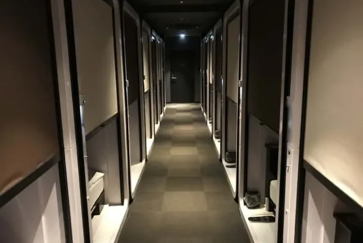Pemandangan malam hari distrik Shinjuku di Tokyo.