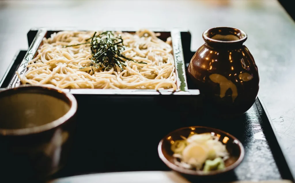 Satu set hidangan Shojin Ryōri yang disajikan dengan indah.